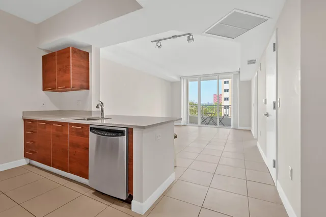 City Palms Unit 303 photo 12