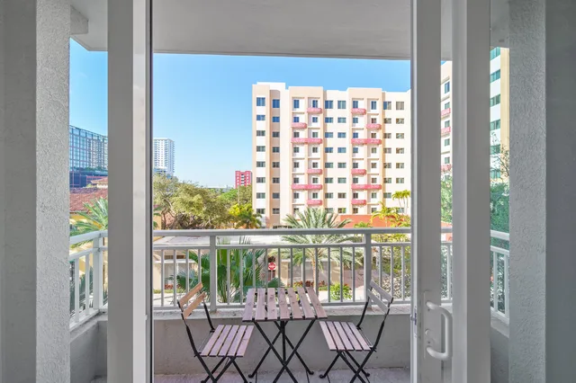 City Palms Unit 303 photo 35