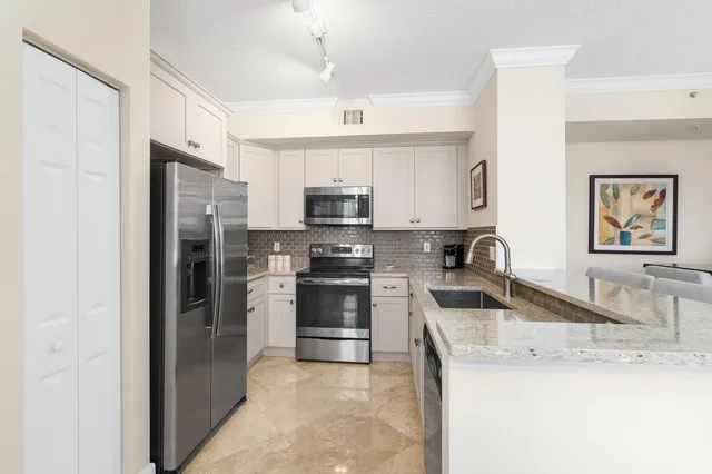 The Tower Condominium at Cityplace Unit 1004 photo 4