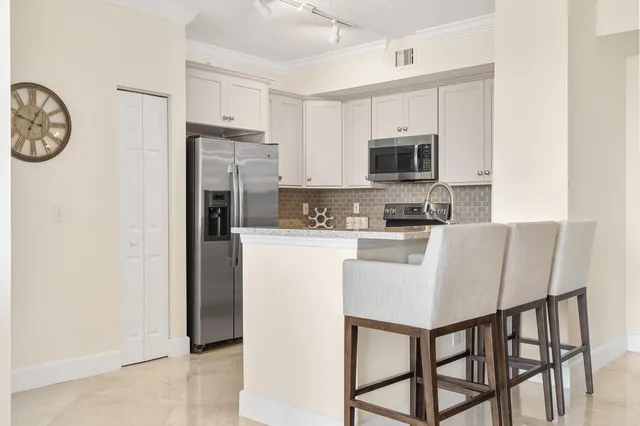 The Tower Condominium at Cityplace Unit 1004 photo 6