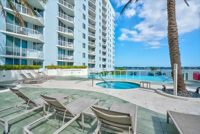 The Slade Unit 706 photo 4