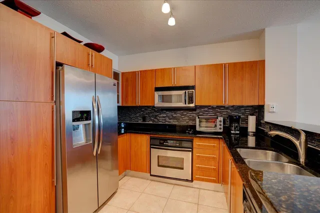 The Slade Unit 706 photo 10