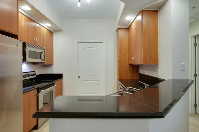 One City Plaza Unit 1024 photo 3