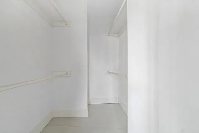 Trianon Unit 1606 photo 27