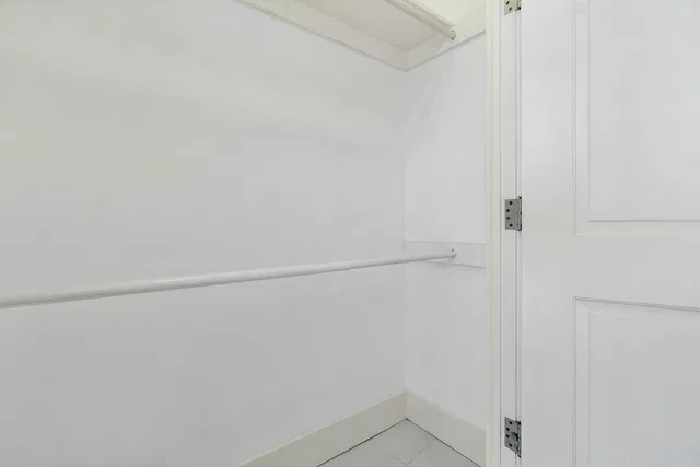 Trianon Unit 1606 photo 36