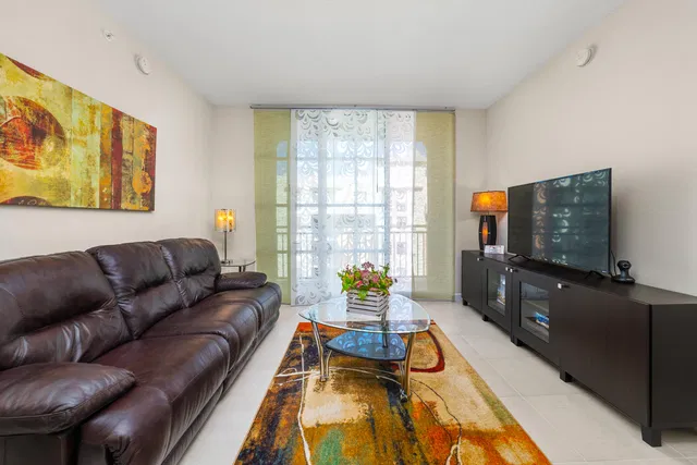 The Whitney Unit 628 photo 4