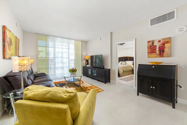 The Whitney Unit 628 photo 5