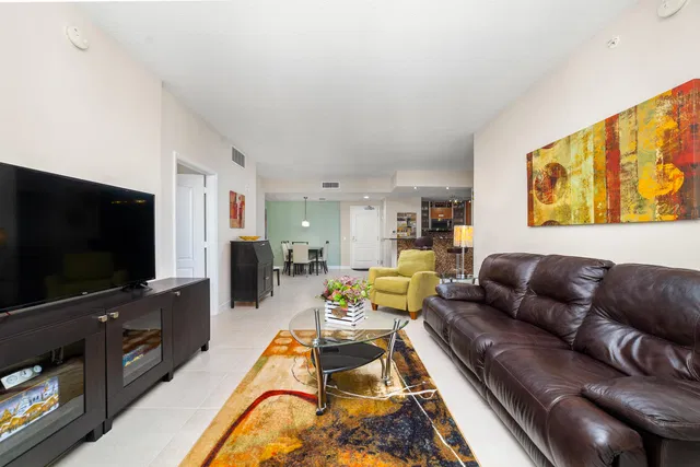The Whitney Unit 628 photo 6