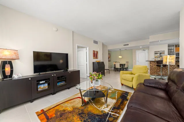 The Whitney Unit 628 photo 7