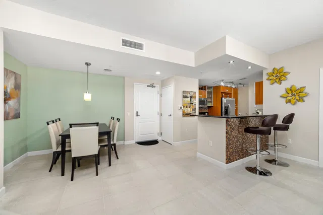 The Whitney Unit 628 photo 8