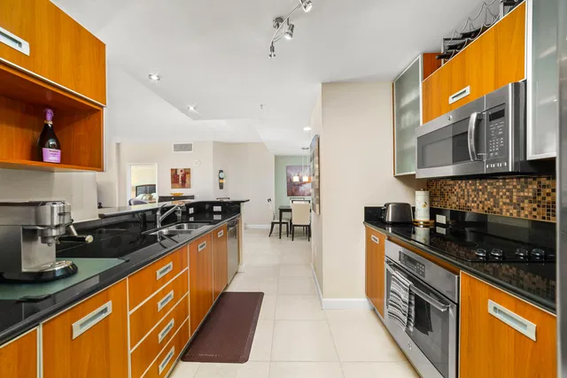 The Whitney Unit 628 photo 11