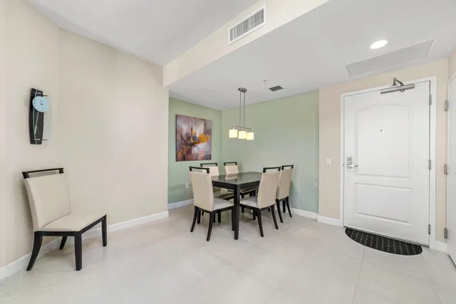 The Whitney Unit 628 photo 14