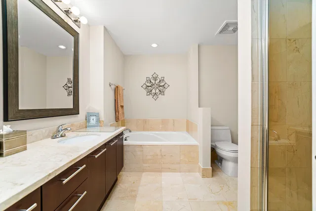 The Whitney Unit 628 photo 17