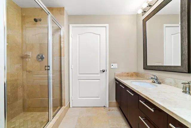 The Whitney Unit 628 photo 19