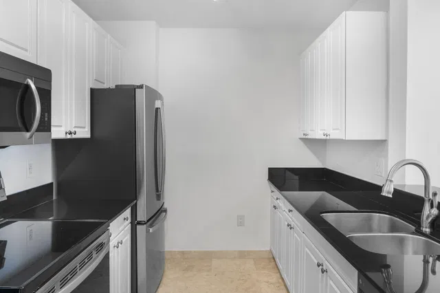 The Strand Unit 306 photo 6