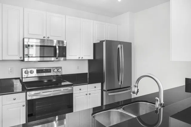The Strand Unit 306 photo 8