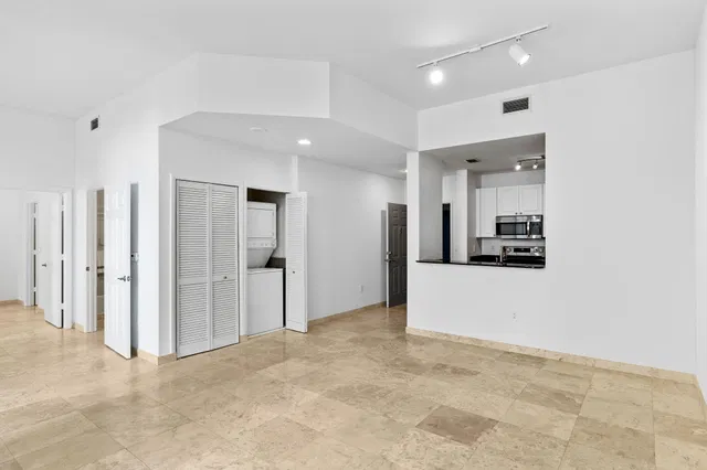 The Strand Unit 306 photo 9