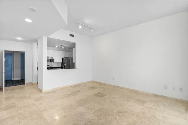 The Strand Unit 306 photo 11