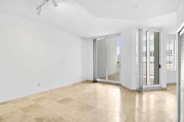The Strand Unit 306 photo 17