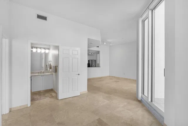 The Strand Unit 306 photo 21