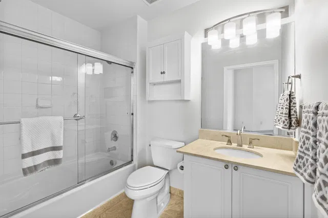 The Strand Unit 306 photo 23