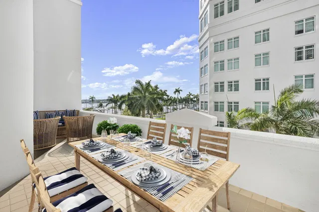 The Strand Unit 306 photo 33