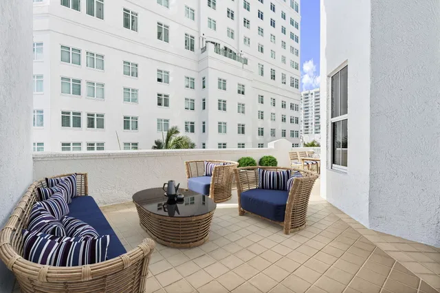The Strand Unit 306 photo 36