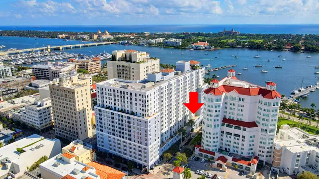 The Strand Unit 306 photo 39