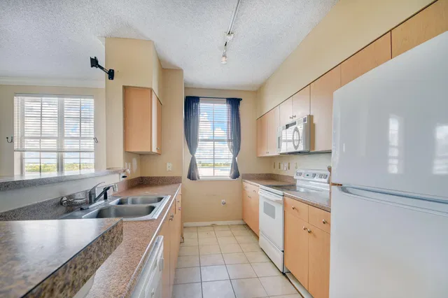 The Montecito Unit 613 photo 8