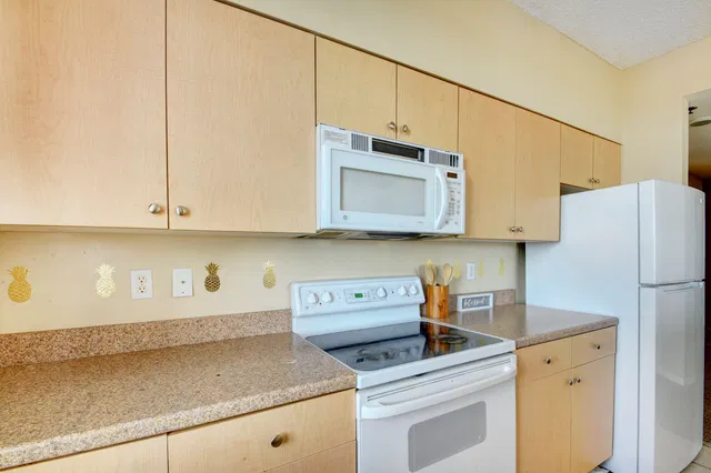 The Montecito Unit 613 photo 9