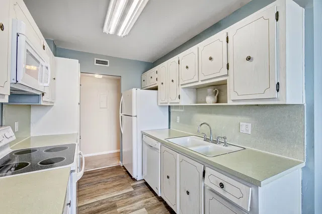 1701 S Flagler Unit 707 photo 12