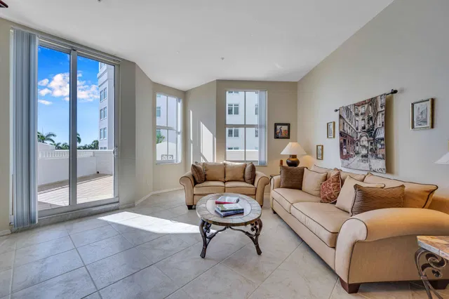 The Strand Unit 307 photo 6