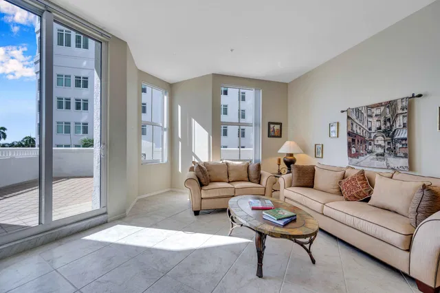 The Strand Unit 307 photo 8