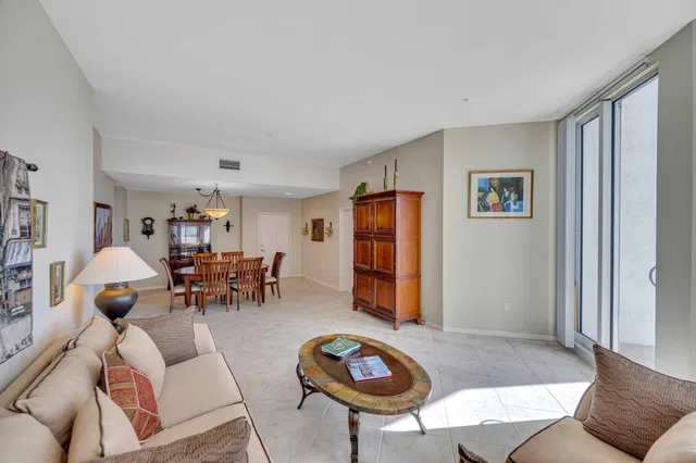The Strand Unit 307 photo 9