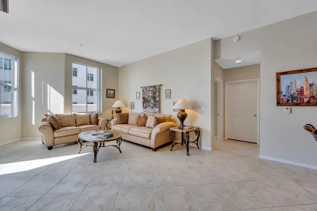 The Strand Unit 307 photo 15