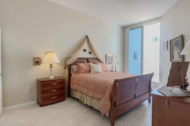 The Strand Unit 307 photo 19