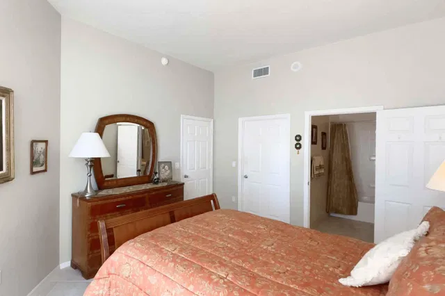 The Strand Unit 307 photo 21