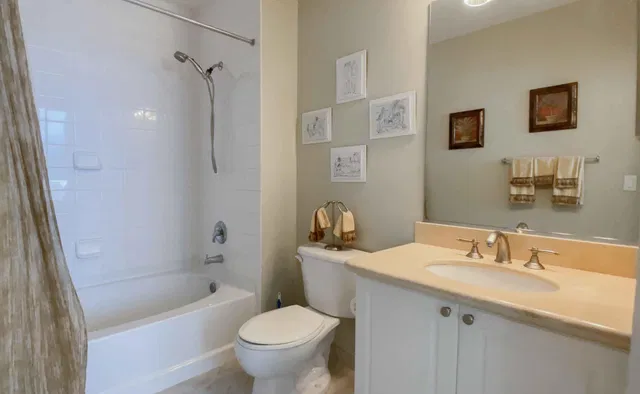 The Strand Unit 307 photo 22
