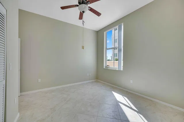 The Strand Unit 307 photo 24