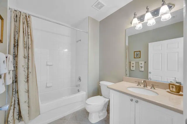 The Strand Unit 307 photo 25