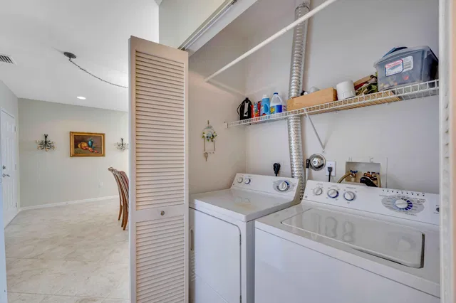 The Strand Unit 307 photo 26