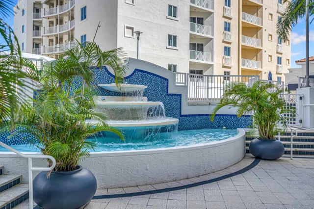 The Strand Unit 307 photo 30