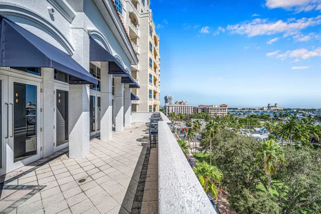 The Strand Unit 307 photo 37
