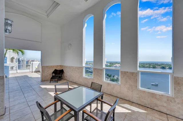 The Strand Unit 307 photo 40