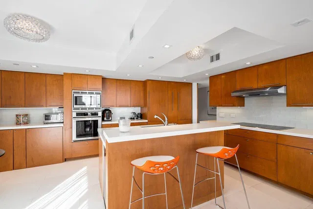 The Plaza of The Palm Beaches Unit 8h photo 6
