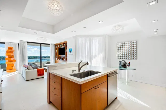 The Plaza of The Palm Beaches Unit 8h photo 7
