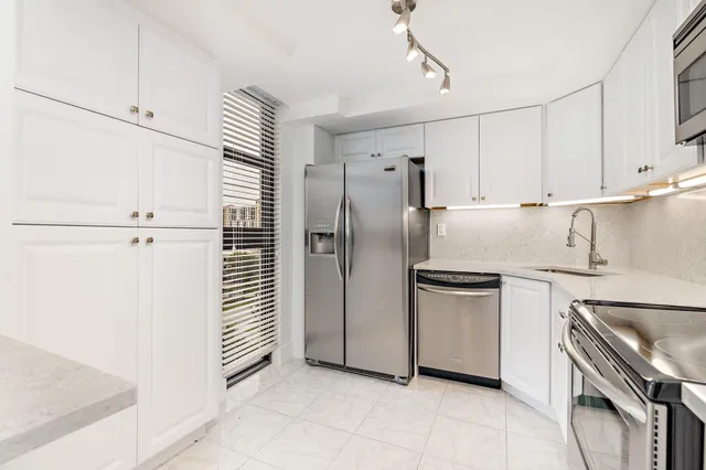 Trianon Unit 901 photo 10