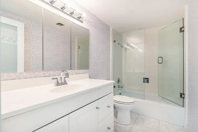 Trianon Unit 901 photo 15