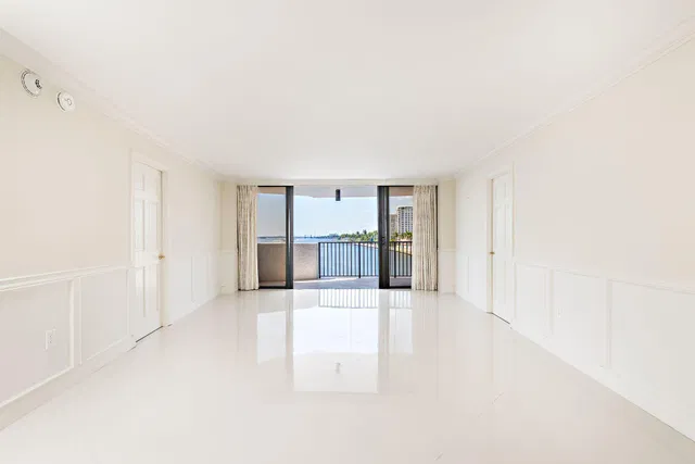 Trianon Unit 505 photo 5