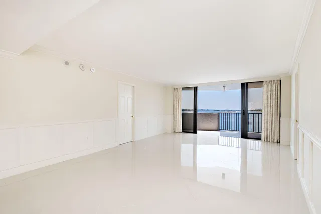 Trianon Unit 505 photo 6
